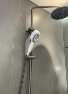 Vattenrening för rent dricksvatten med hjälp av vattenreningsfilter 3 duschmunstycke med aktivt kol.