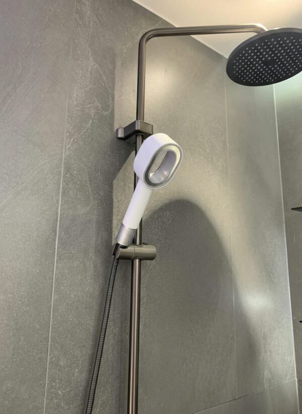 duschmunstycke med aktivt kol.